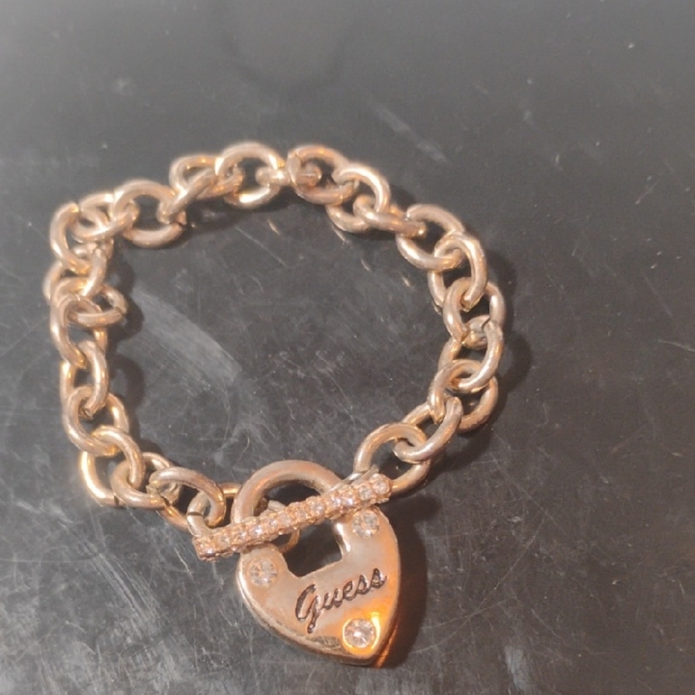 Guess My Sparkly Valentine Logo Heart Charm Toggle Bracelet in gold-tone 6" Long